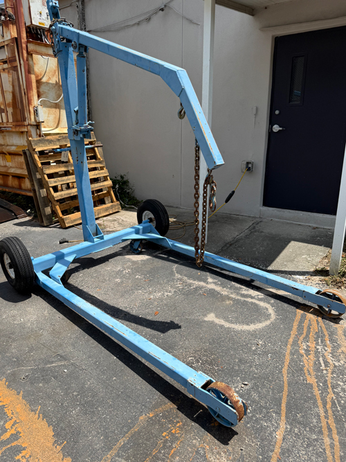 BLUEBIRD L70 ENGINE HOIST